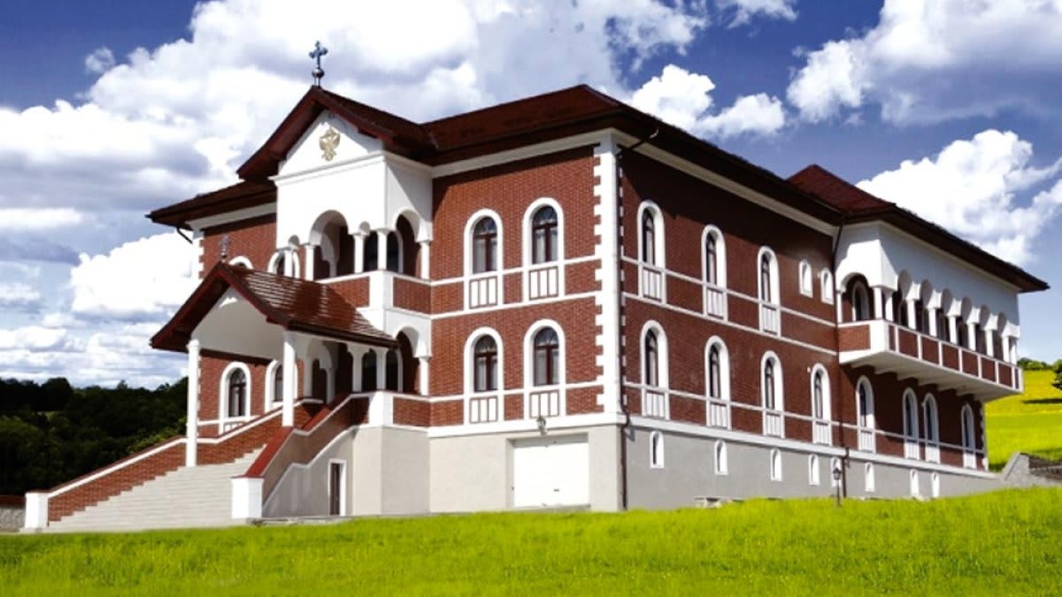 Episcopul Părinte Benedict acordând binecuvântarea candidaților la Teologie în Sălaj