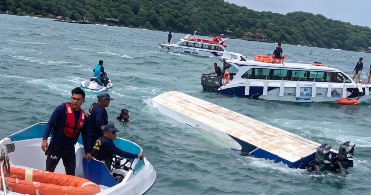 Ambarcațiune răsturnată în Golful Thailandei, salvare în acțiune