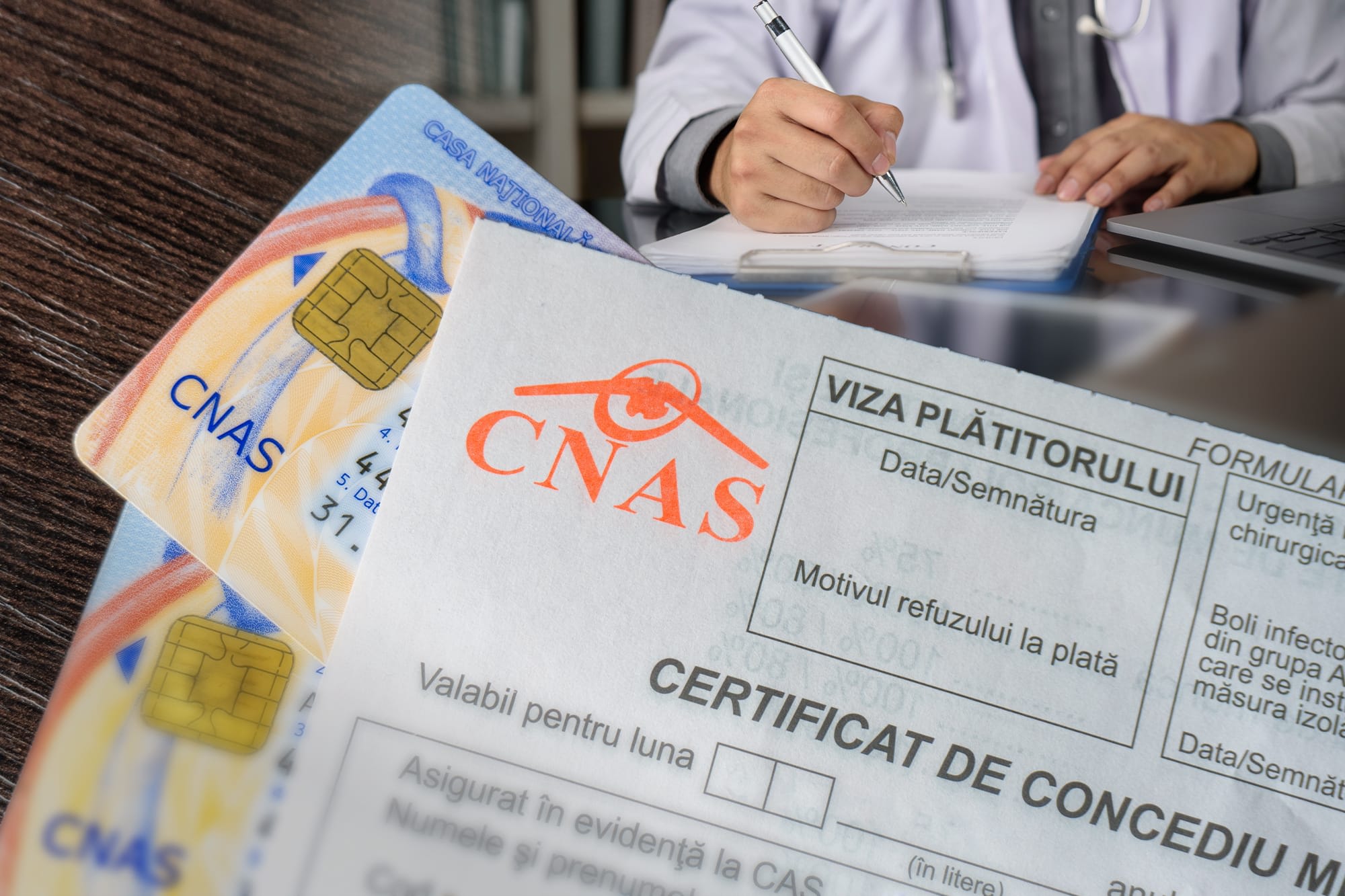 Colaj ilustrativ concediu medical și harta Europei