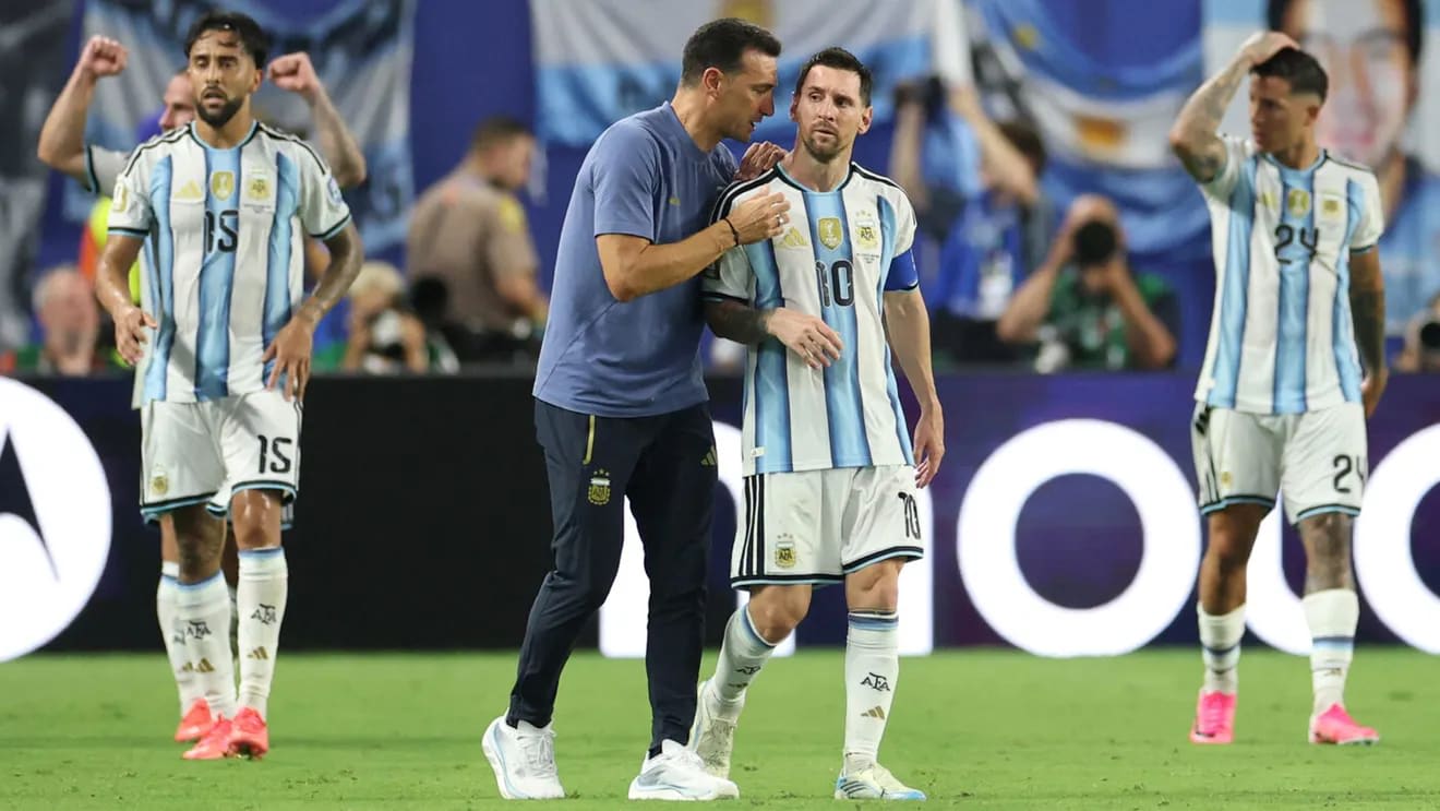 Lionel Scaloni și jucători Argentina după meciul cu Elveția