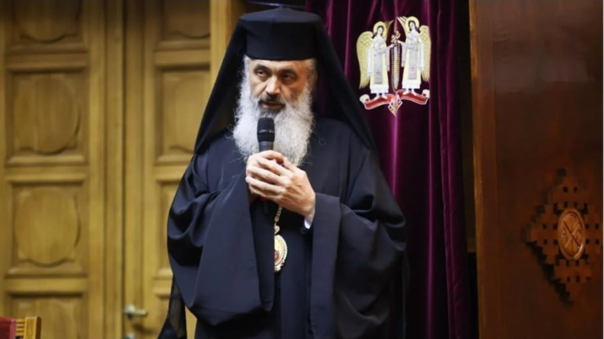Mitropolit Antonie în timpul ceremoniei de întronizare la Chișinău