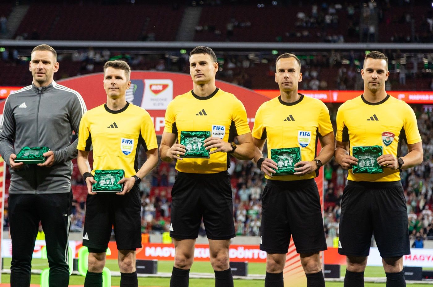 Arbitri internaționali la meciurile de fotbal din Champions League și Europa League