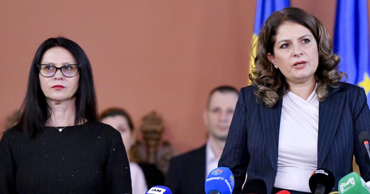 Judecătoare Ionela Tudor în sala de judecată, în timpul unei ședințe Judecătoare Ionela Tudor în sala de judecată, în timpul unei ședințe