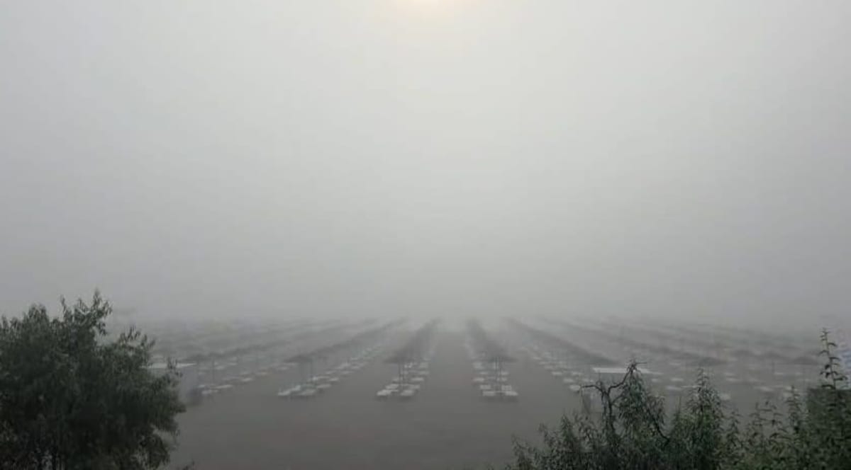 Plajă în ceață la Cap Aurora și Eforie Nord, județul Constanța