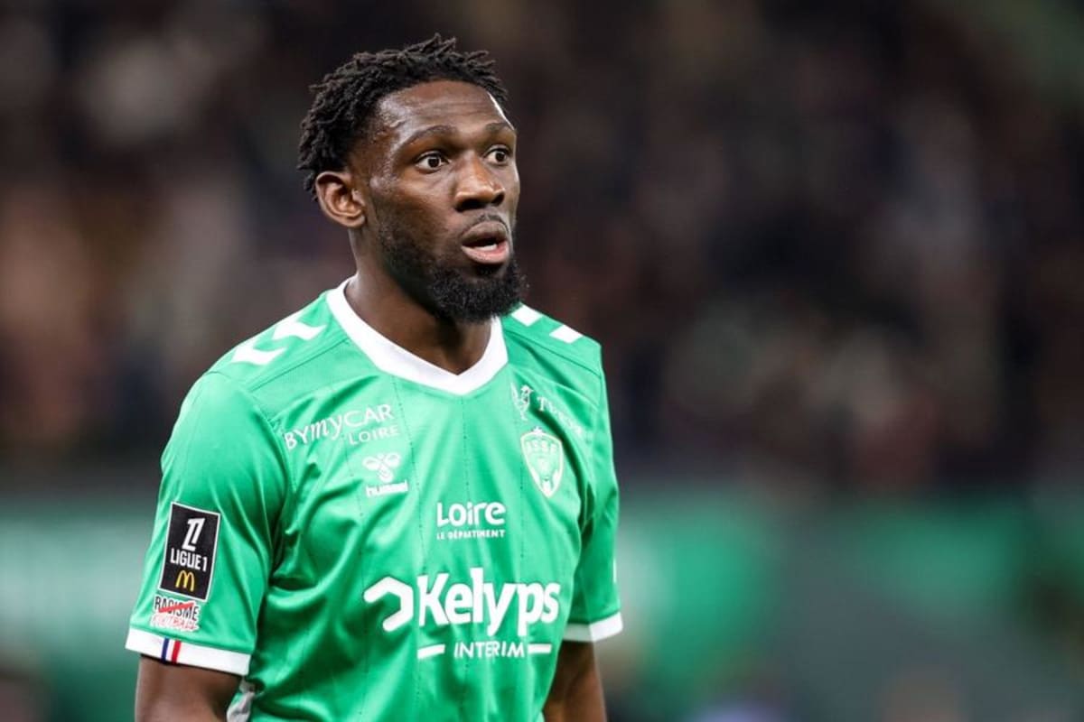 Dylan Batubinsika în acțiune pe teren, fotbalist congolez