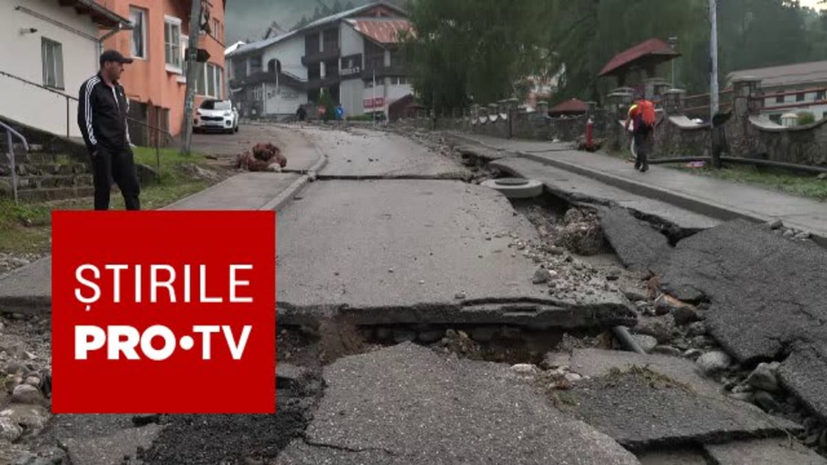 Viitură extremă în Bușteni, cu șuvoaie de apă și mașini purtate de ape Viitură extremă în Bușteni, cu șuvoaie de apă și mașini purtate de ape