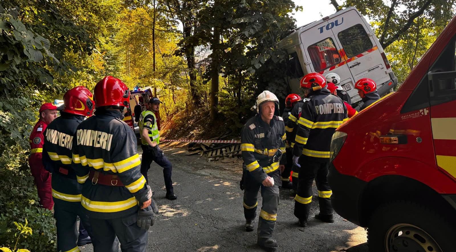 Microbuz accidentat la Câmpulung Microbuz accidentat la Câmpulung
