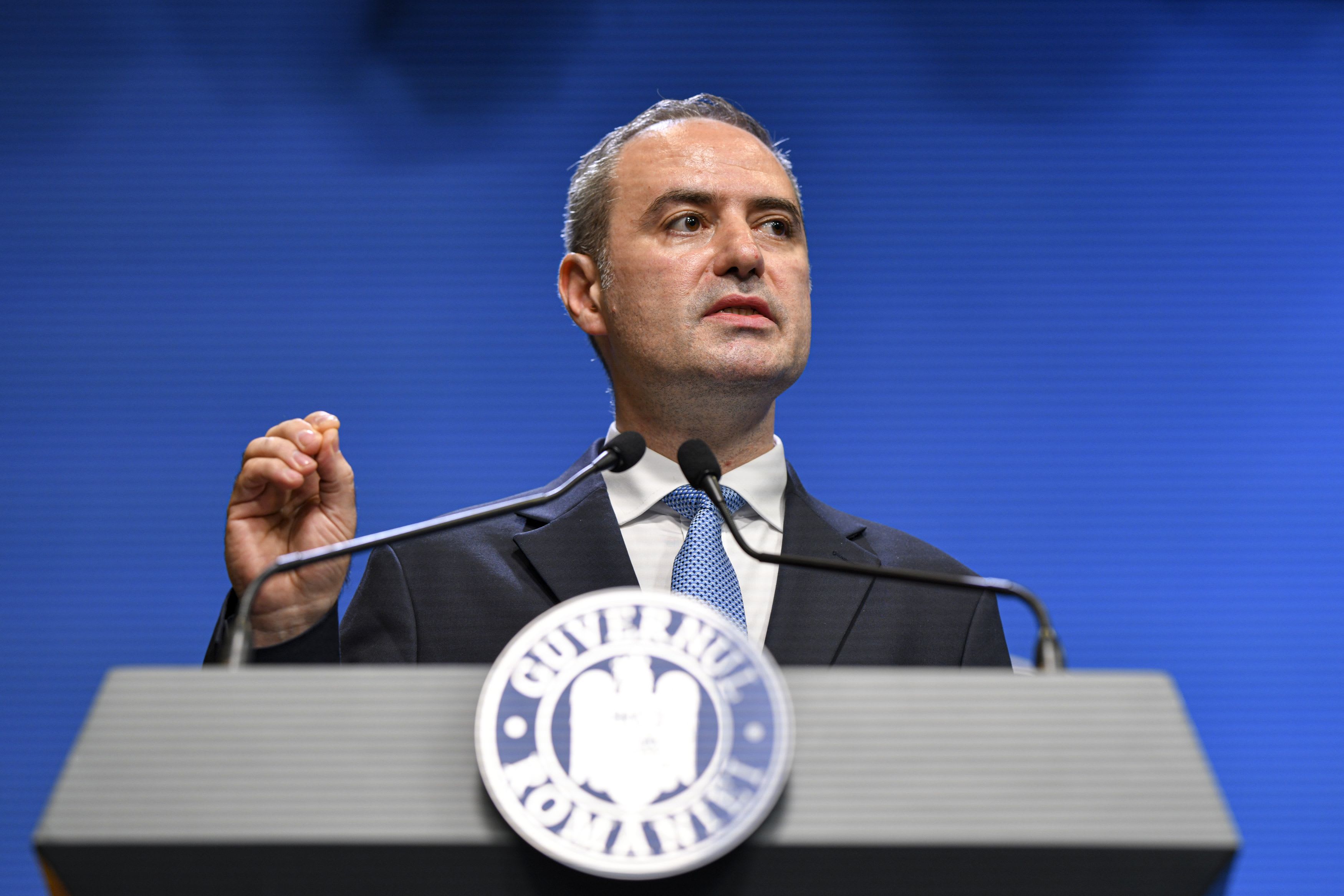 Alexandru Nazare la o conferință de presă Alexandru Nazare la o conferință de presă