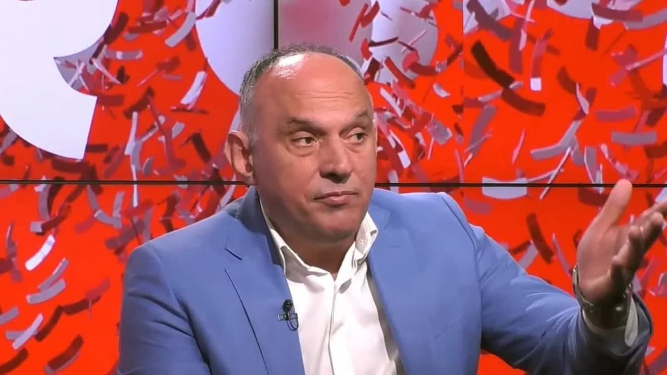 Florin Prunea laudând pe Simon Elisor după meciul din Superliga