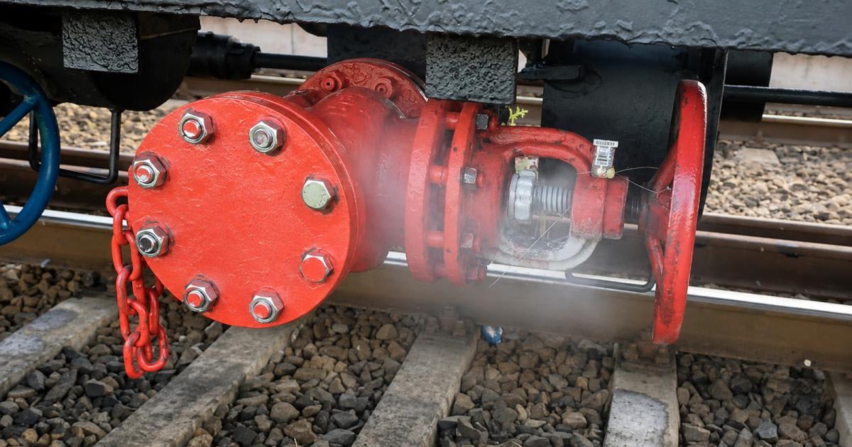 Echipaj ISU intervenind la un tren cu scurgere de gaze în Constanța