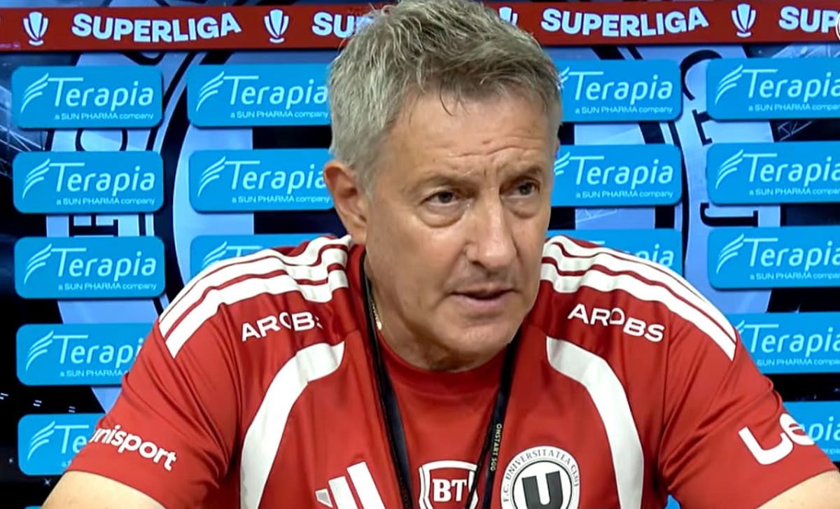 Fotografie cu stadionul din Sfântu Gheorghe, echipele de fotbal în acțiune