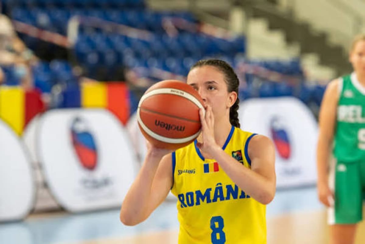 Ioana David jucătoare de baschet în acțiune