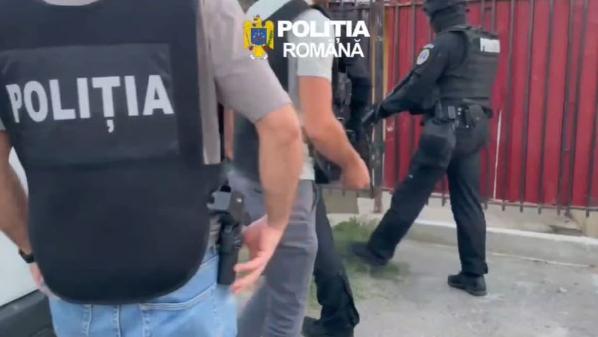 Polițiști efectuează percheziții în Prahova și Dolj