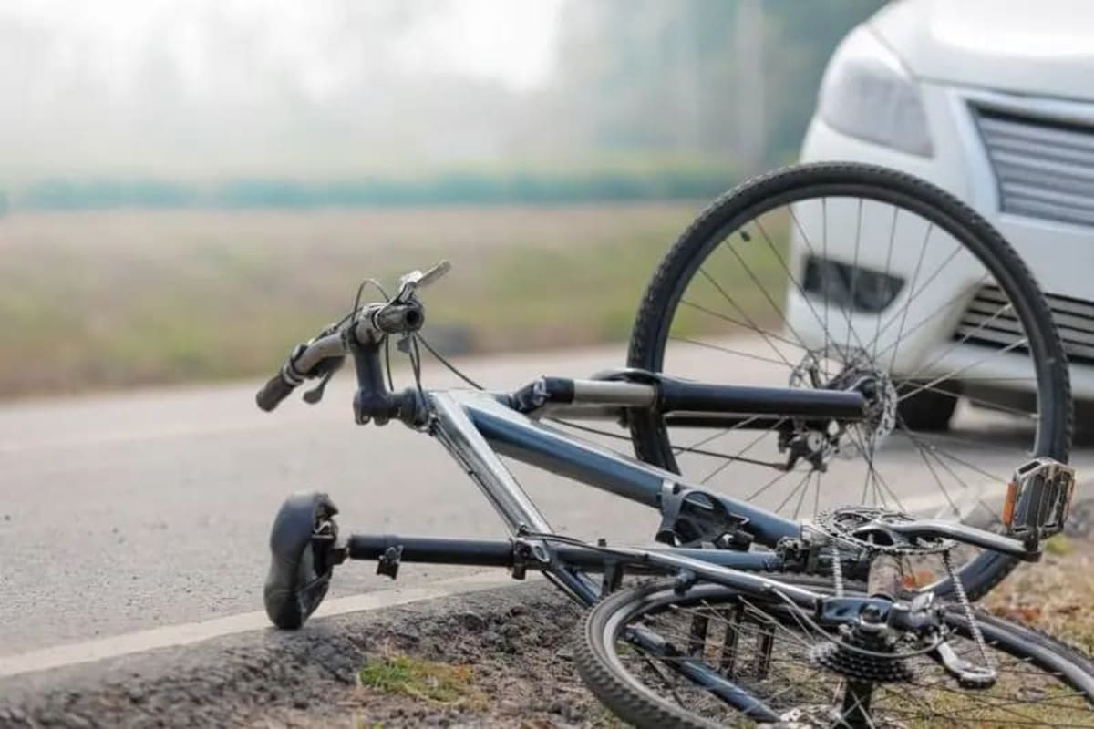 Polițiști și ambulanță la locul accidentului din Vernești