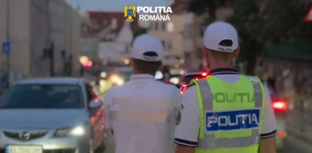 Polițiști din Brașov în acțiune în centrul orașului Polițiști din Brașov în acțiune în centrul orașului