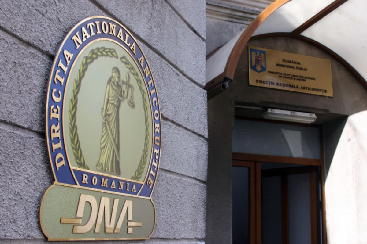 Polițiști și procurori în acțiune în timpul unui flagrant DNA Polițiști și procurori în acțiune în timpul unui flagrant DNA