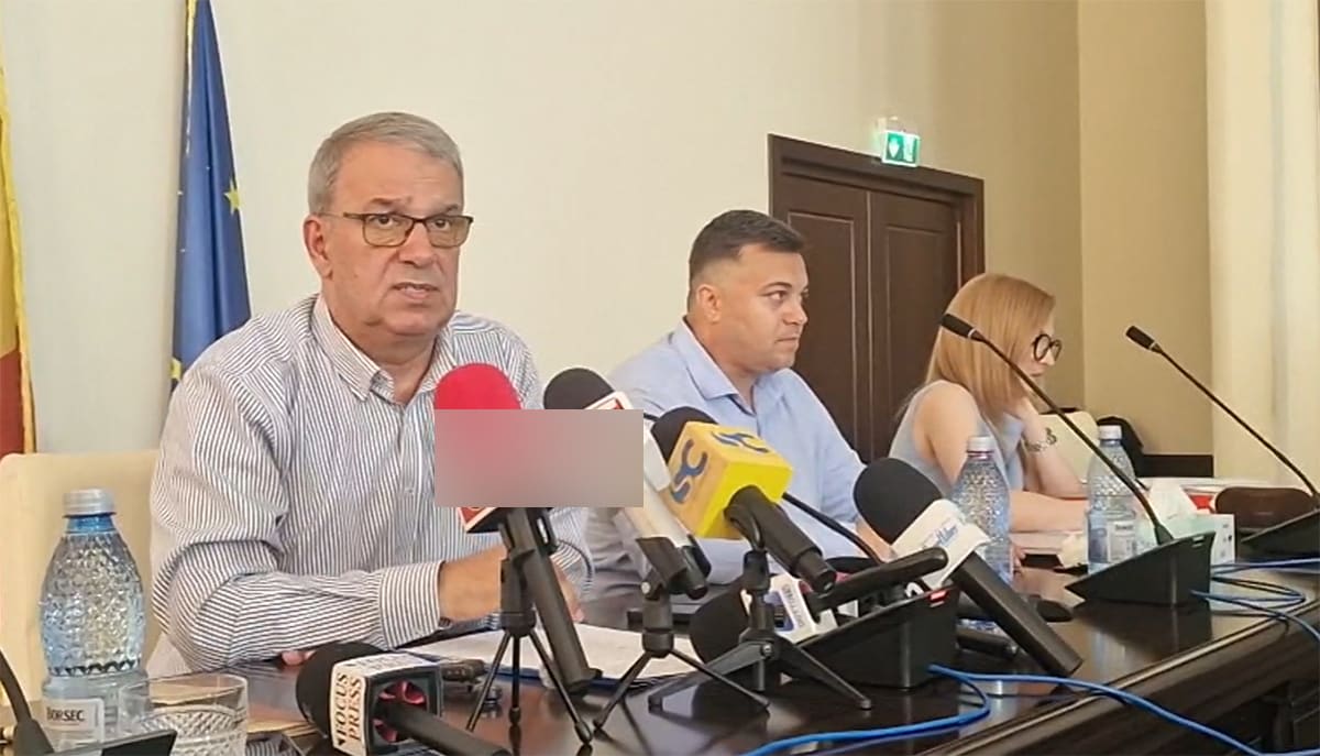 Primarul Vergil Chițac la ședința Consiliului Local Primarul Vergil Chițac la ședința Consiliului Local