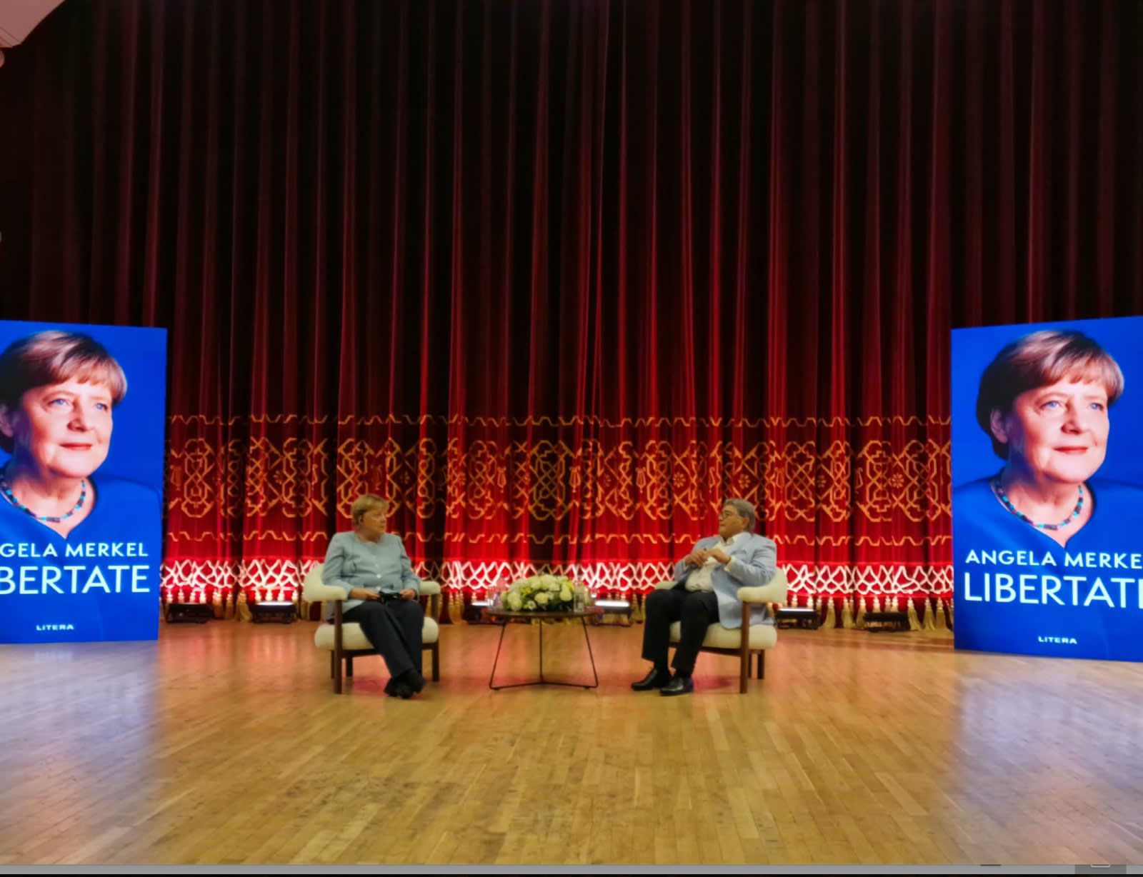 Angela Merkel la București în dialog cu Emil Hurezeanu Angela Merkel la București în dialog cu Emil Hurezeanu