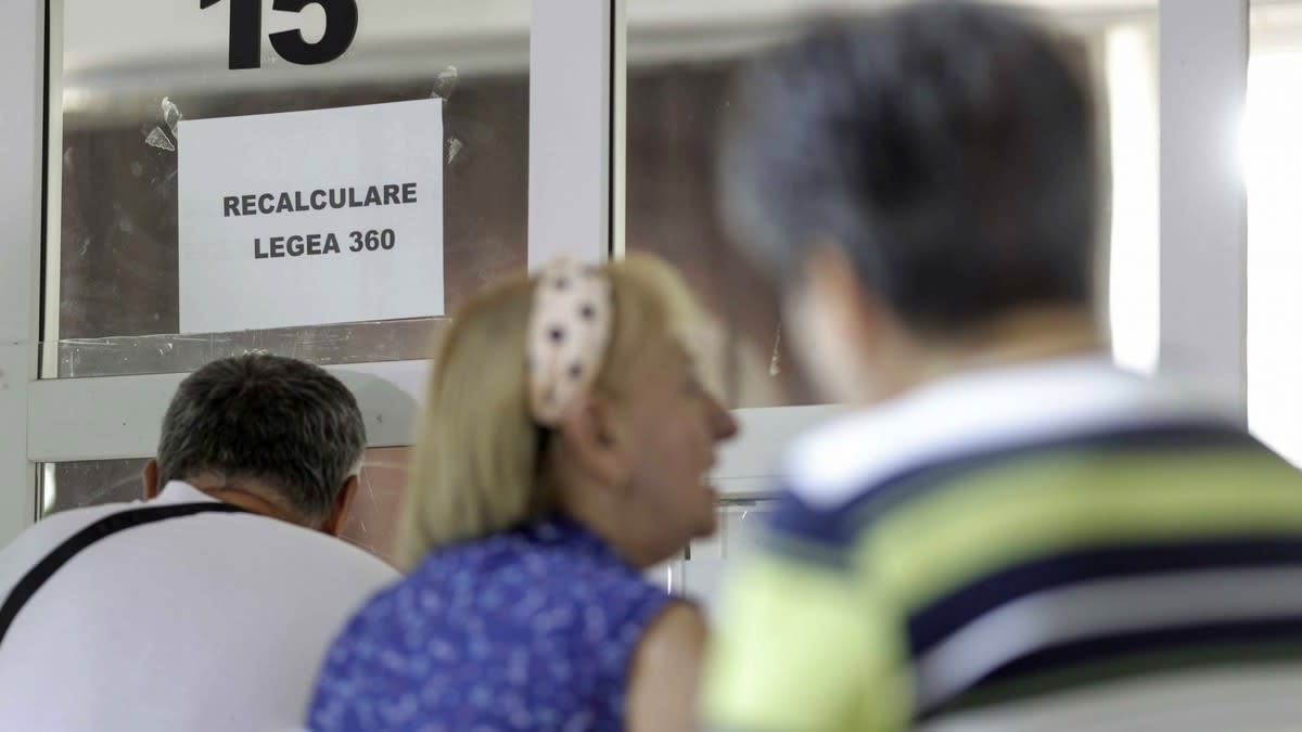 pensionari la ghișeu, documente pensie, calculator pensii