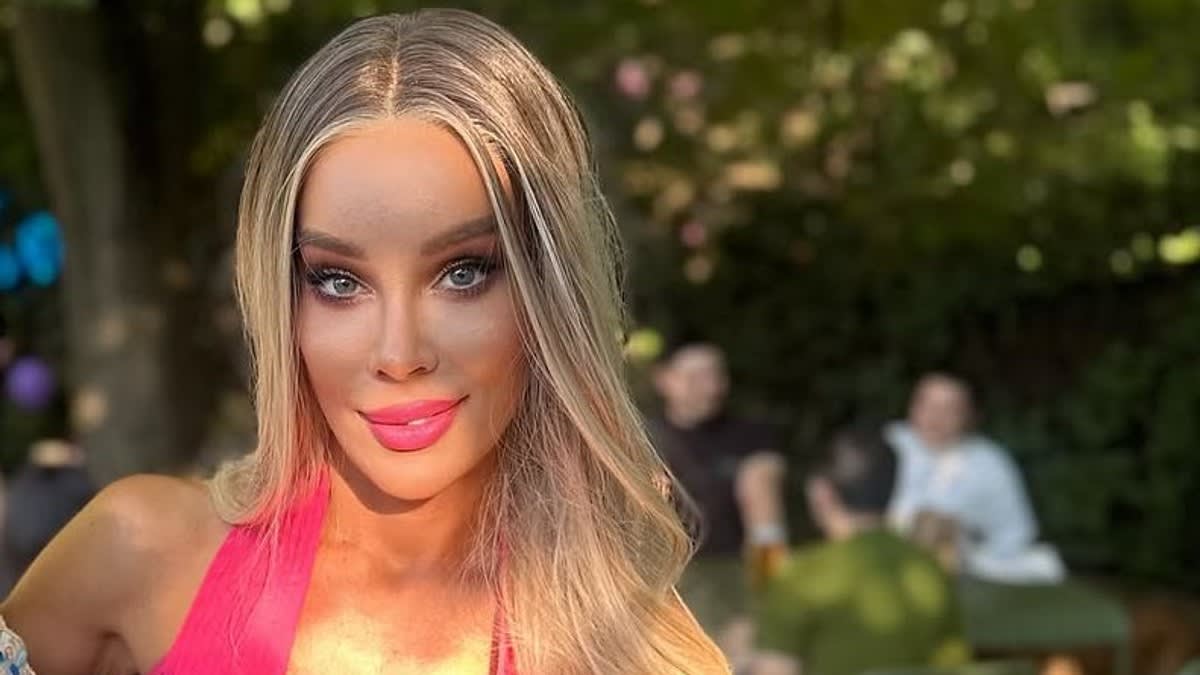 Alina Laufer în timpul interviului, exprimând emoții Alina Laufer în timpul interviului, exprimând emoții
