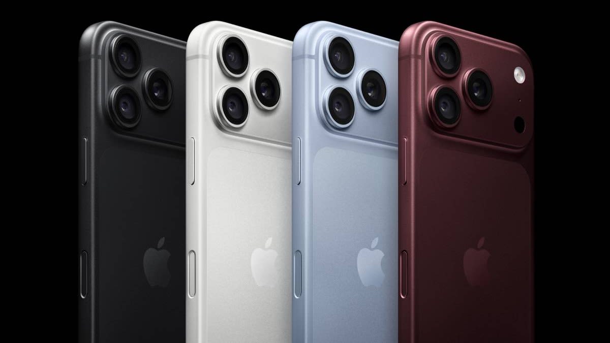Noul iPhone 18 Pro în mână, cu ecran activ și funcții vizibile Noul iPhone 18 Pro în mână, cu ecran activ și funcții vizibile