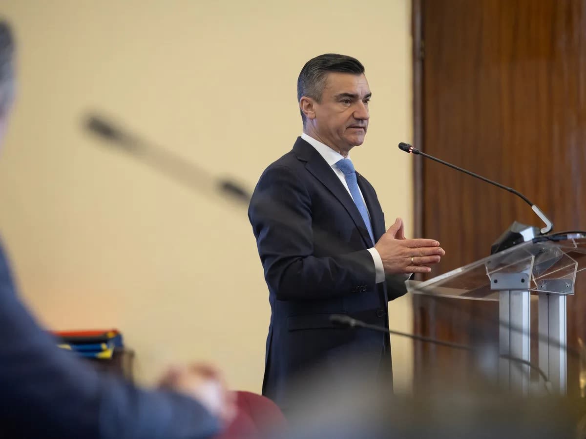 Mihai Chirica la o conferință de presă Mihai Chirica la o conferință de presă