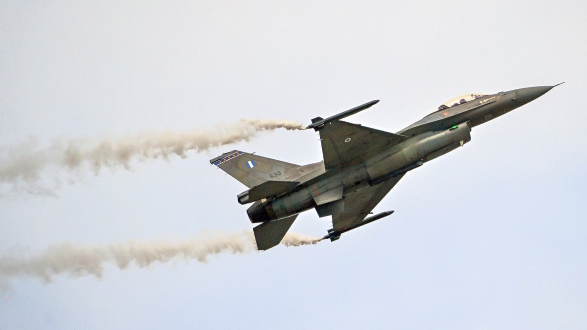 avion F-16 în misiune aeriană deasupra Mării Negre