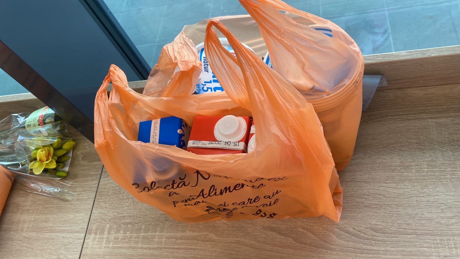 Lecția de solidaritate vine de la școală: Elevii din Botoșani participă la cea mai mare Colectă Națională de Alimente