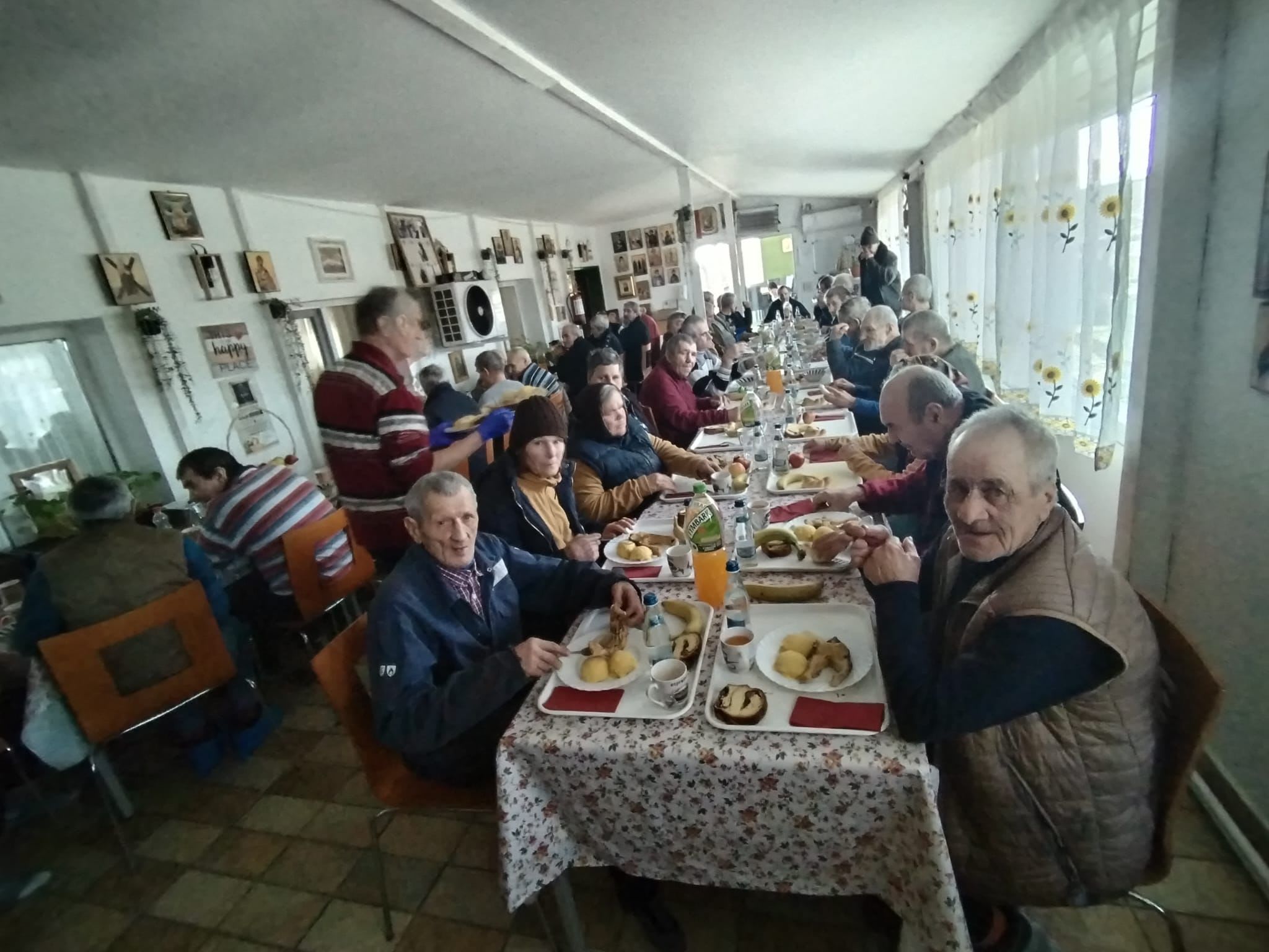 Știați că în județul Botoșani există o casă care adăpostește peste 130 de vârstnici și oameni ai străzii? Știați că în județul Botoșani există o casă care adăpostește peste 130 de vârstnici și oameni ai străzii?