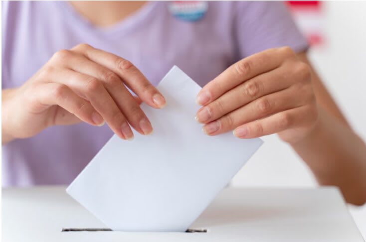 Românii din diaspora fac sacrificii enorme pentru a vota. Tu ce faci? Românii din diaspora fac sacrificii enorme pentru a vota. Tu ce faci?