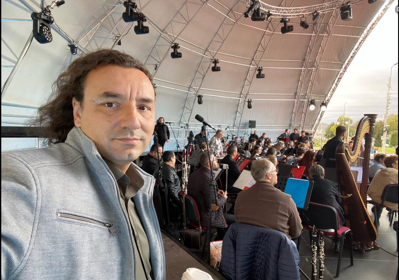 Mărturisire cu ștaif. Artistul botoșănean întors din America aruncă vestea Mărturisire cu ștaif. Artistul botoșănean întors din America aruncă vestea
