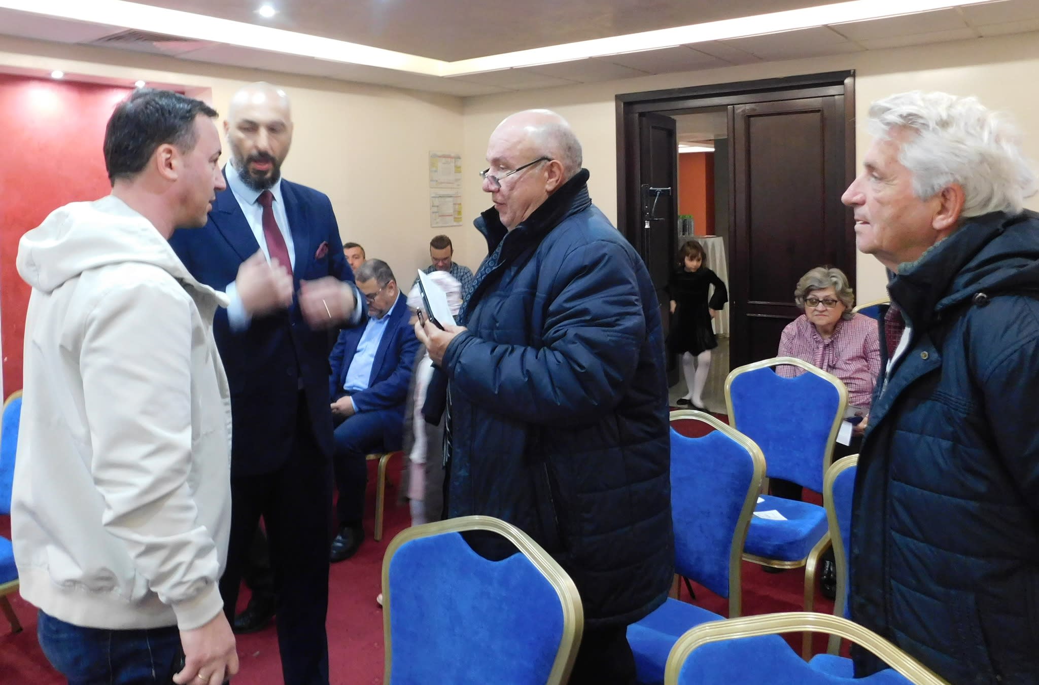 Bogdan Cărăuşu Bogdan Cărăuşu şi-a lansat candidatura pentru Consiliul Local Botoşani: Un altfel de candidat, independent şi susţinut de personalităţi marcante Bogdan Cărăuşu Bogdan Cărăuşu şi-a lansat candidatura pentru Consiliul Local Botoşani: Un altfel de candidat, independent şi susţinut de personalităţi marcante