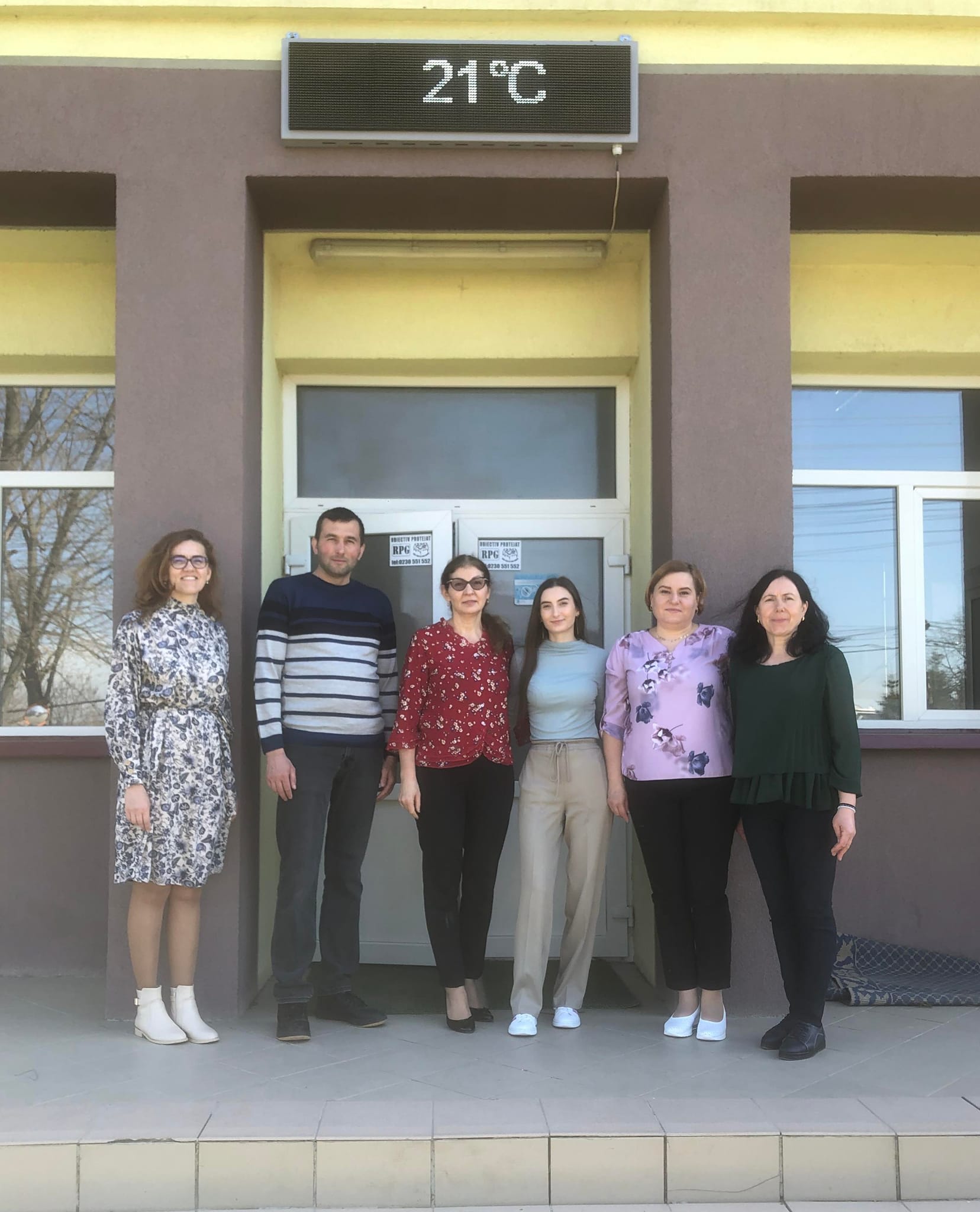 Zâmbete și Creativitate în Comuna Prăjeni: Atelierul de Art-Terapie 'Primăvară Însorită' aduce Bucurie Copiilor cu Dizabilități Zâmbete și Creativitate în Comuna Prăjeni: Atelierul de Art-Terapie 'Primăvară Însorită' aduce Bucurie Copiilor cu Dizabilități