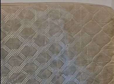 Studenții din Iași, întâmpinați cu mizerie și saltele murdare în căminele universităților Studenții din Iași, întâmpinați cu mizerie și saltele murdare în căminele universităților