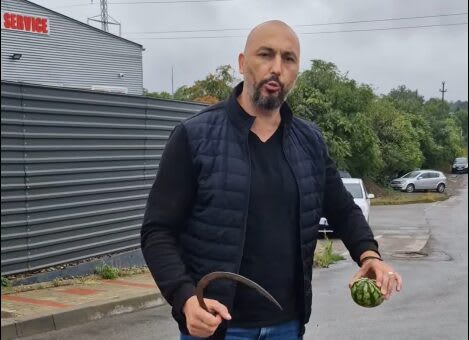 La Botoșani răsar pepeni și roșii direct din asfalt La Botoșani răsar pepeni și roșii direct din asfalt