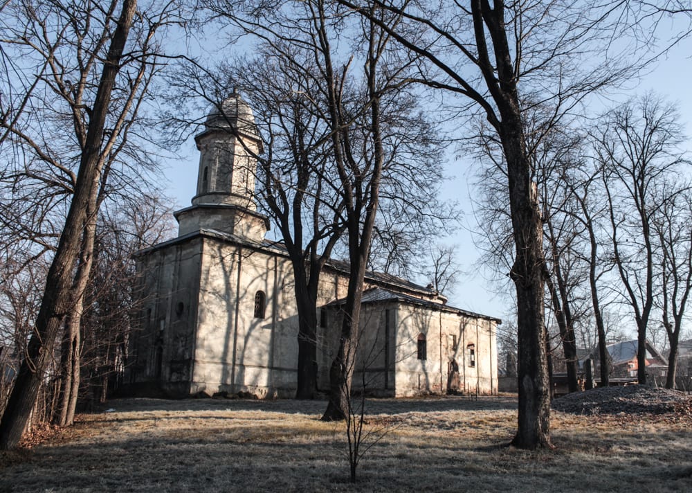 Bijuteria istorică a Botoșaniului: Biserica „Sfânta Treime” în pericol de prăbușire Bijuteria istorică a Botoșaniului: Biserica „Sfânta Treime” în pericol de prăbușire