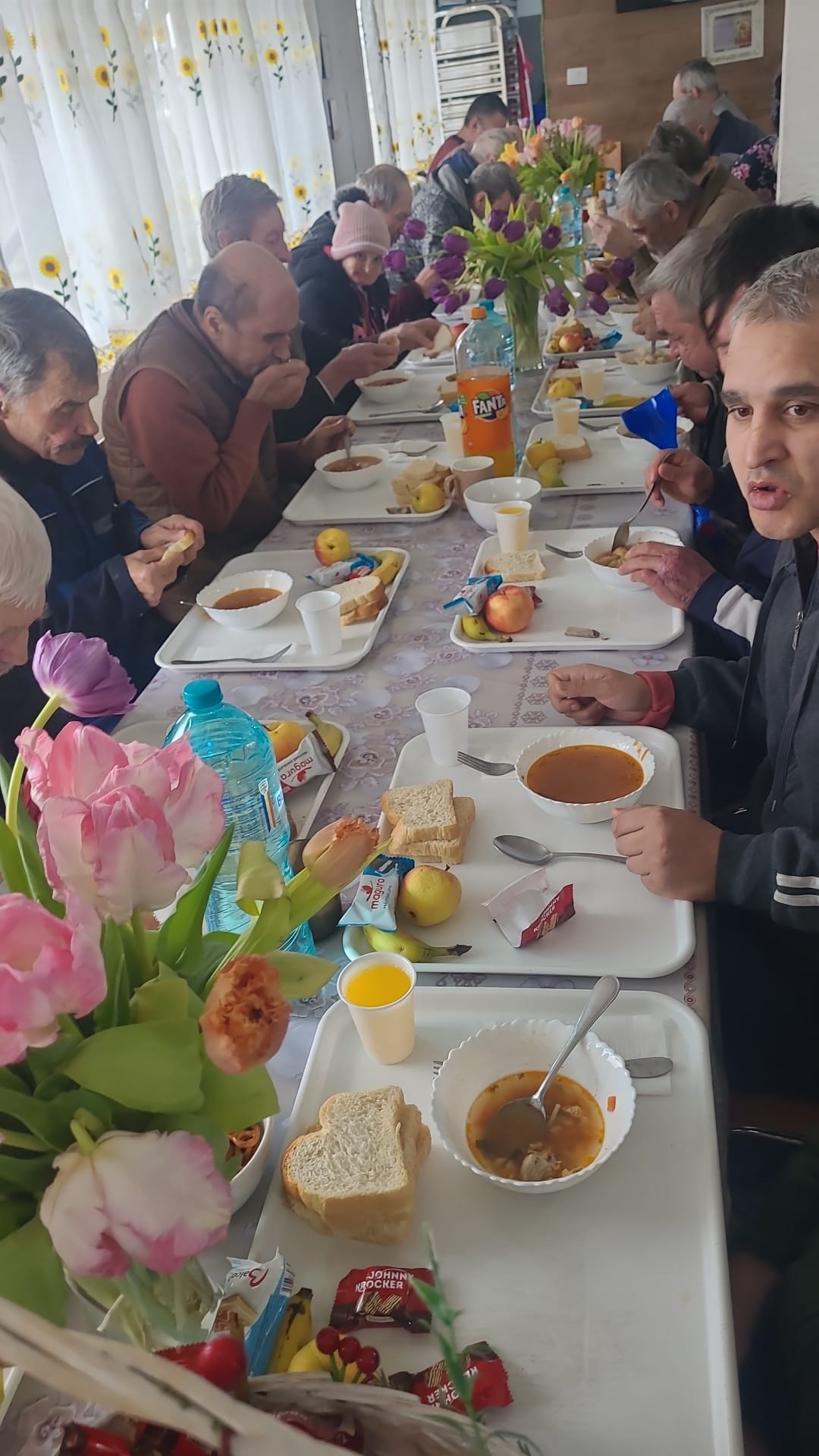 Cum poți bucura peste 80 de persoane doar cu un singur click? Cum poți bucura peste 80 de persoane doar cu un singur click?