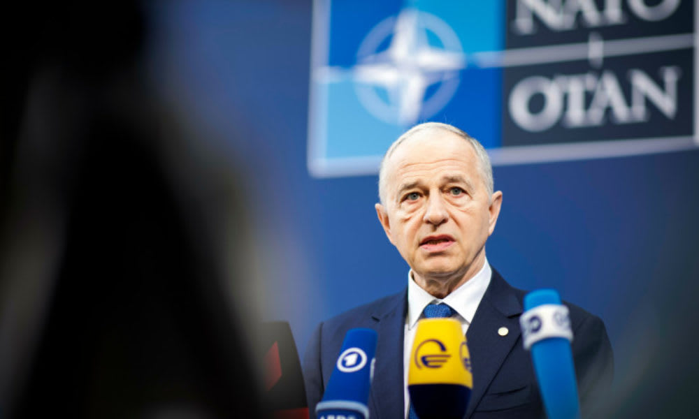 Sondaj INSCOP. Mircea Geoană, pe primul loc în topul încrederii Sondaj INSCOP. Mircea Geoană, pe primul loc în topul încrederii