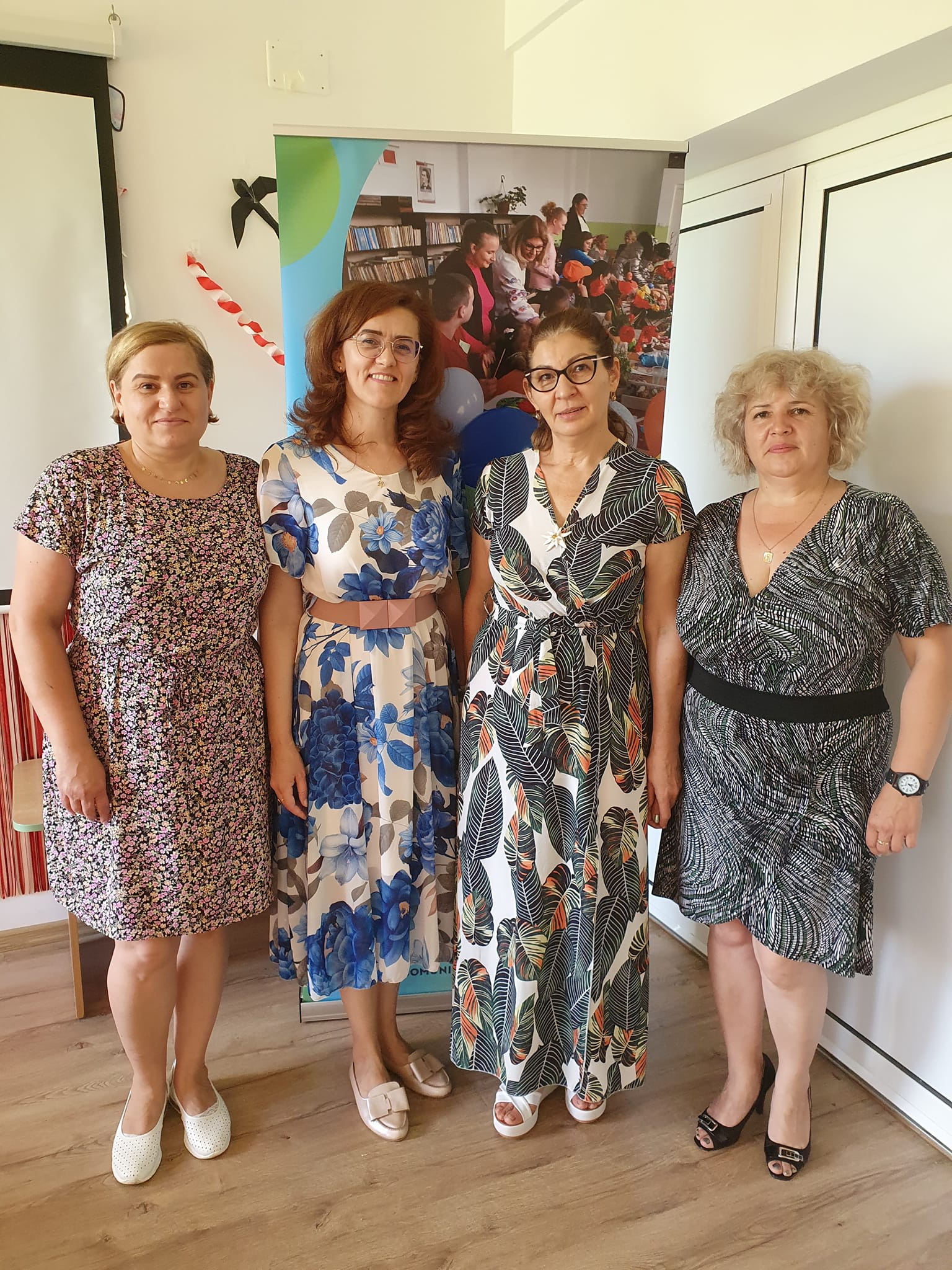 13 copii din comuna Brăești, județul Botoșani, au participat la atelierul de art-terapie și exprimare emoțională "Balada florilor", adresat copiilor cu dizabilități, dar și cu CES, organizat de Asociația Conexiuni pentru comunitate. 13 copii din comuna Brăești, județul Botoșani, au participat la atelierul de art-terapie și exprimare emoțională "Balada florilor", adresat copiilor cu dizabilități, dar și cu CES, organizat de Asociația Conexiuni pentru comunitate.