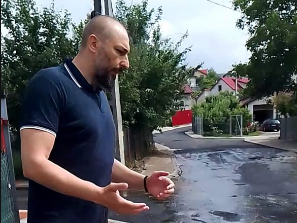 Asfaltări electorale la Botoșani! Au turnat asfalt peste cămine și guri de canal! Asfaltări electorale la Botoșani! Au turnat asfalt peste cămine și guri de canal!