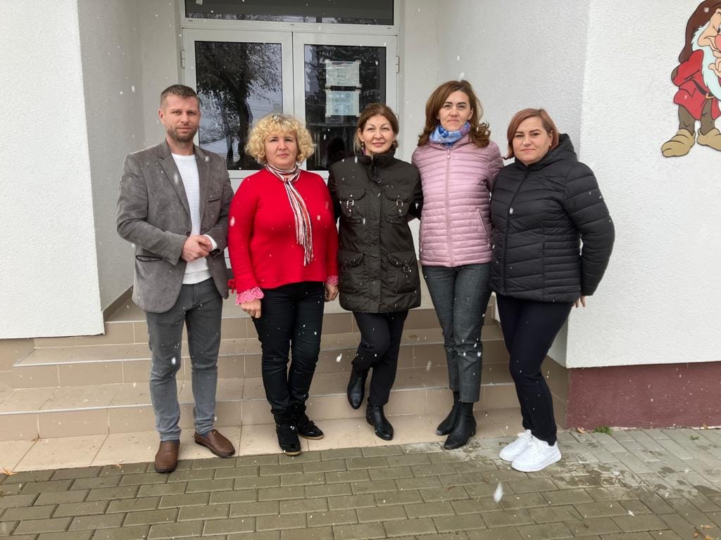 Atelier de art-terapie adresat copiilor cu dizabilități și din familii defavorizate, susținut de reprezentații Asociației Conexiuni pentru comunitate Botoșani Atelier de art-terapie adresat copiilor cu dizabilități și din familii defavorizate, susținut de reprezentații Asociației Conexiuni pentru comunitate Botoșani