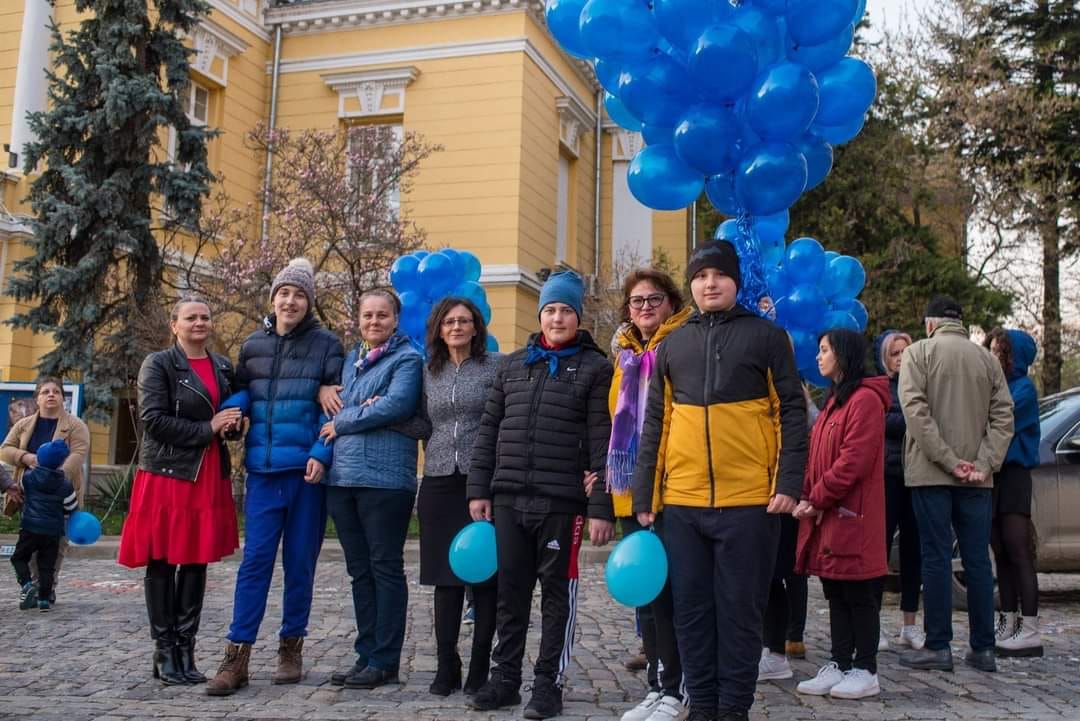 O Mână de Oameni Sufletiști din Botoșani, Condusă de Dna. Gabriela Ivan, Sprijină Copiii cu Autism O Mână de Oameni Sufletiști din Botoșani, Condusă de Dna. Gabriela Ivan, Sprijină Copiii cu Autism
