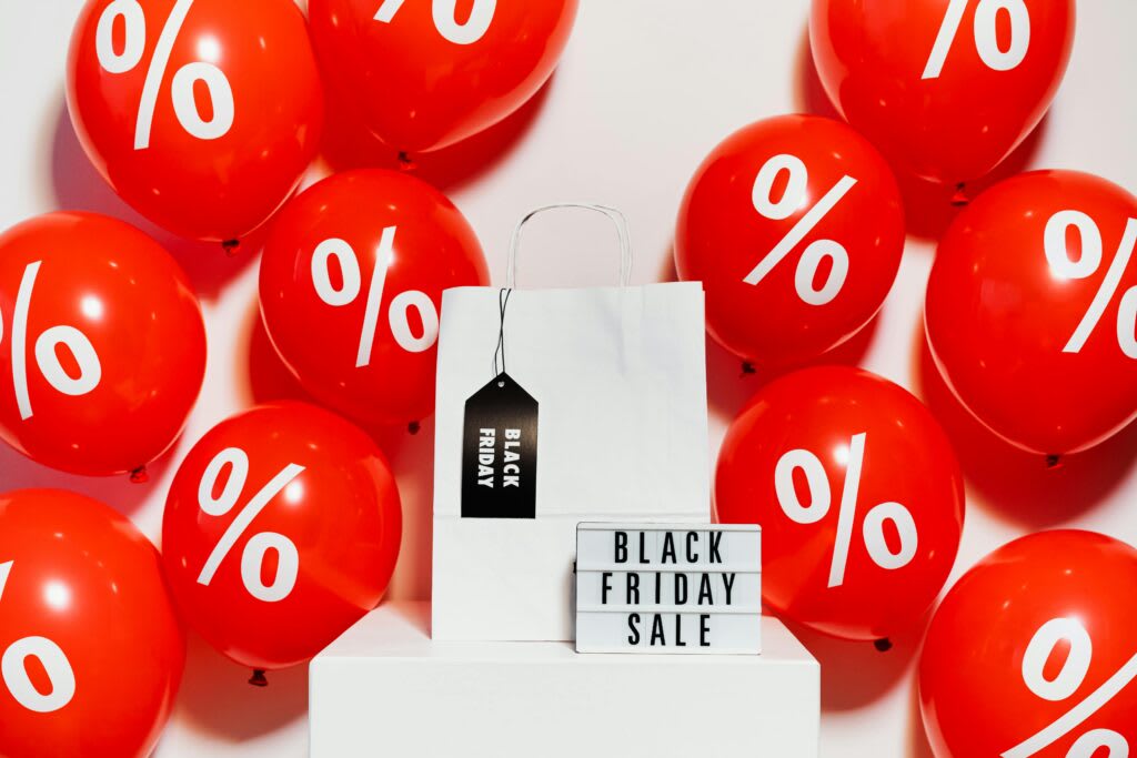 Comisia Europeană verifică reducerile online de Black Friday Comisia Europeană verifică reducerile online de Black Friday