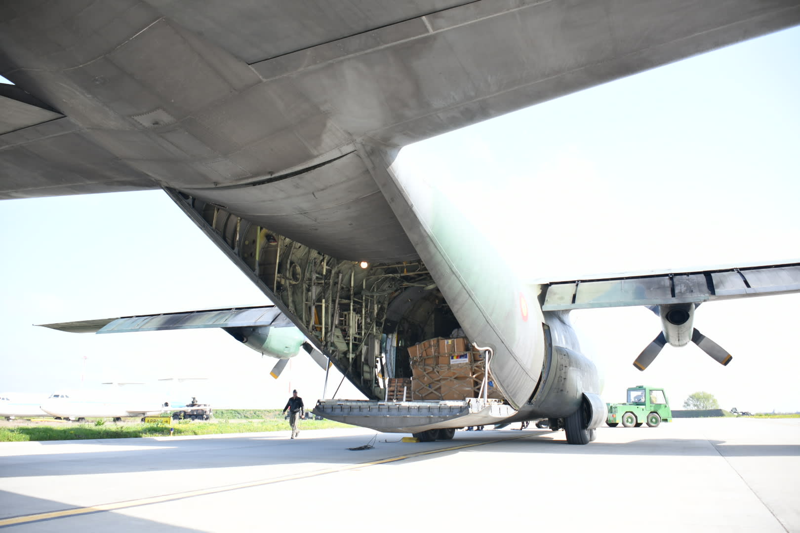 Transport de ajutor umanitar românesc către Liban, avioane C130 și Spartan în zbor