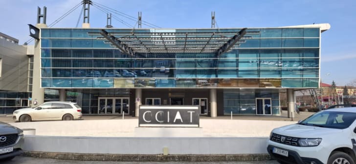 Reprezentanți ai Camerei de Comerț Timiș și ACD semnând protocolul