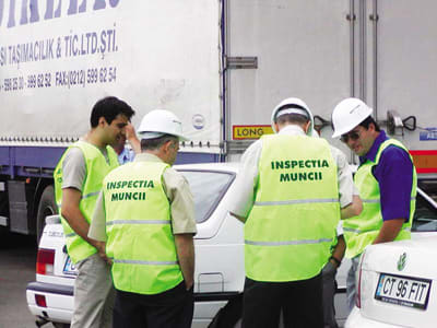 SCANDALOS! În Vâlcea, patronii continuă să exploateze angajații cu ore suplimentare și de noapte neplătite