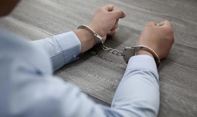 VÂLCEA. Bărbat reținut după ce și-a amenințat tatăl și a încălcat ordinul de protecție