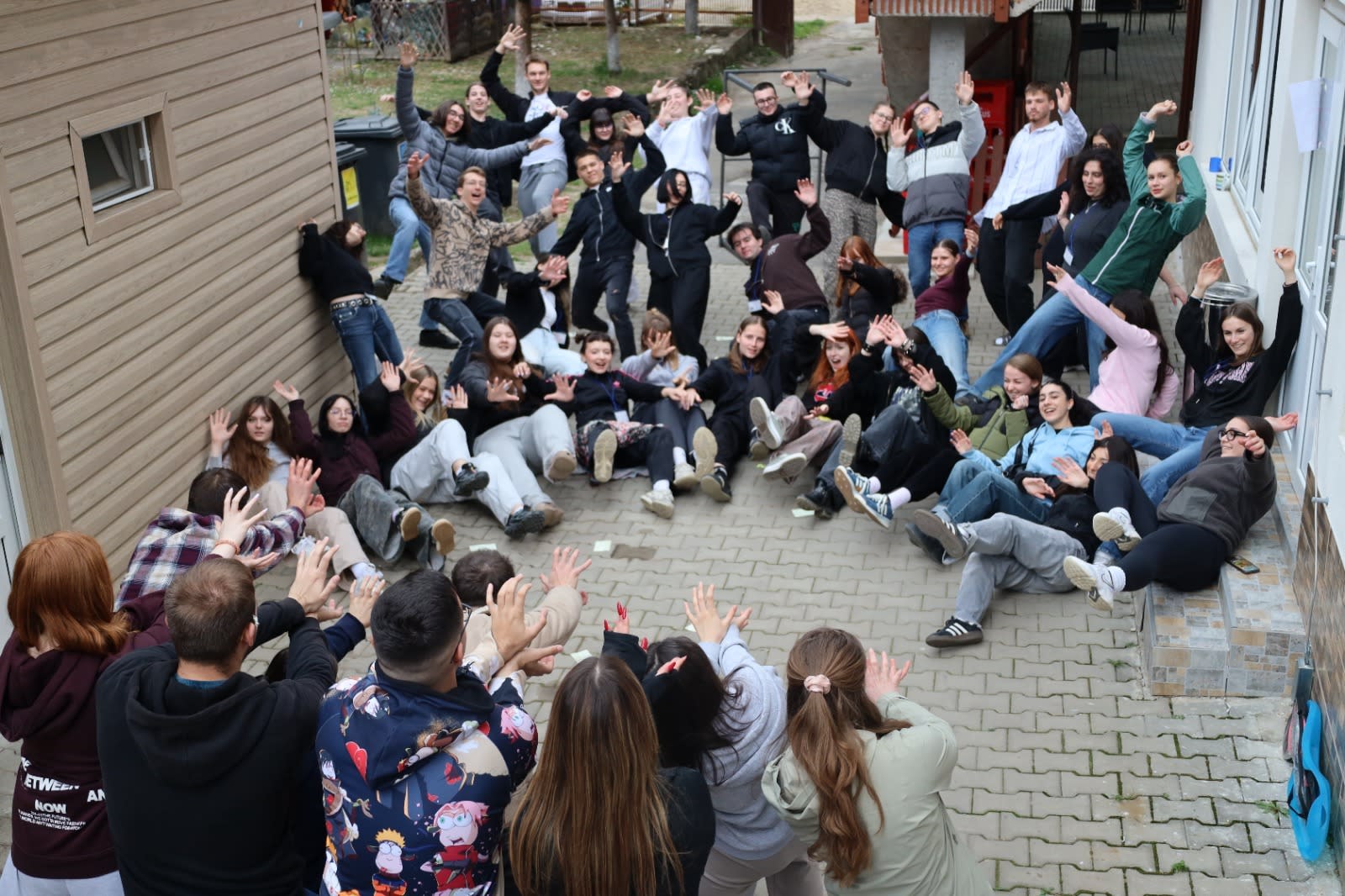 Voluntari și tineri în activitate în comunitățile din Timiș