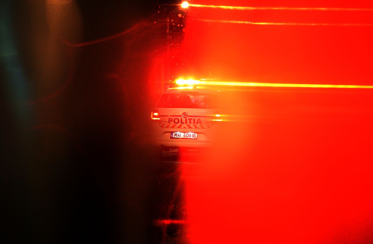 Autobuz vandalizat în Timișoara, geam spart și intervenție polițienească