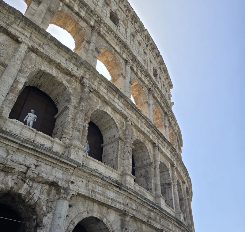 Avion decolând de pe Aeroportul Mihail Kogălniceanu spre Roma